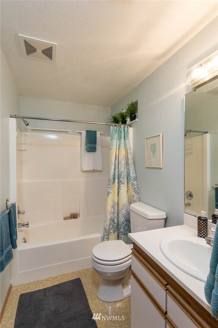 10021 Southwest Cove Road Vashon, WA 98070 - Photo 10 of 25 Gallery Image 10