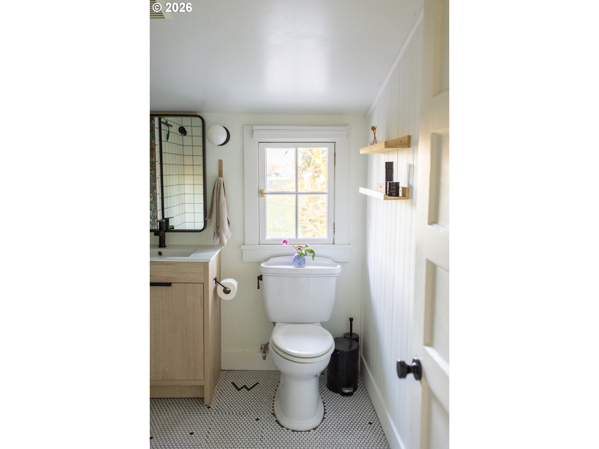 24085 Northeast Sunnycrest Road Newberg, OR 97132 - Photo 21 of 48 Attached Bathroom #2