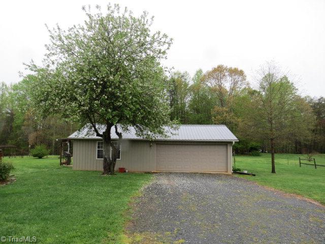 462 Sunset View Road Reidsville, NC 27320 - Photo 12 of 14 Garage