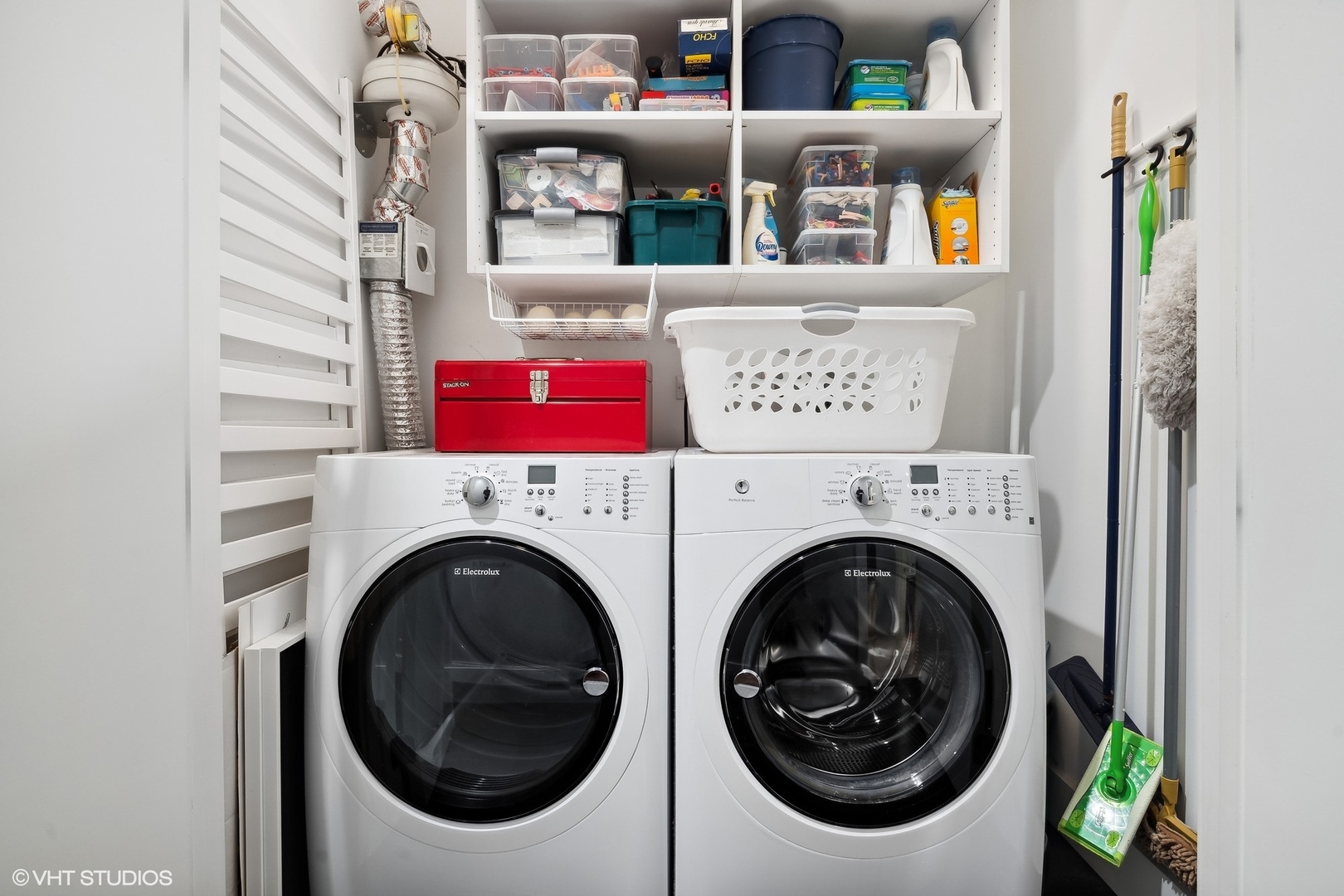 1120 West Adams Street, Unit 3E Chicago, IL 60607 - Photo 17 of 21 a utility room with dryer and washer