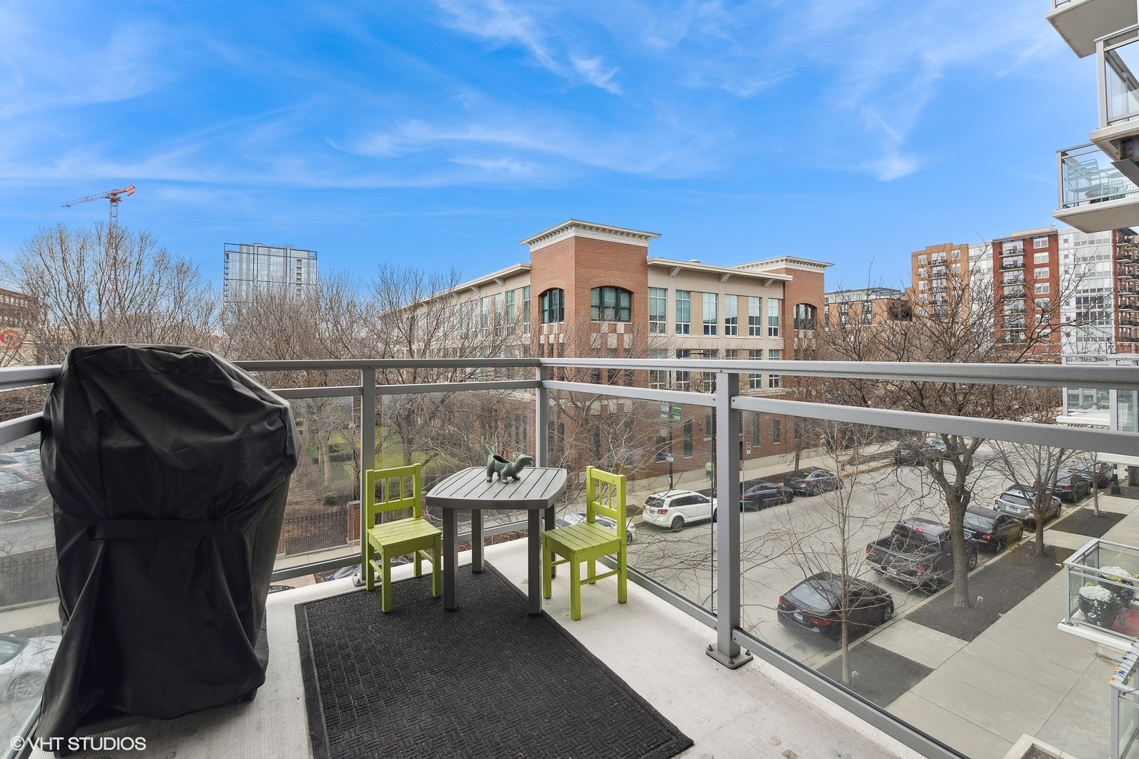 1120 West Adams Street, Unit 3E Chicago, IL 60607 - Photo 20 of 21 a view of a chairs and table in the terrace