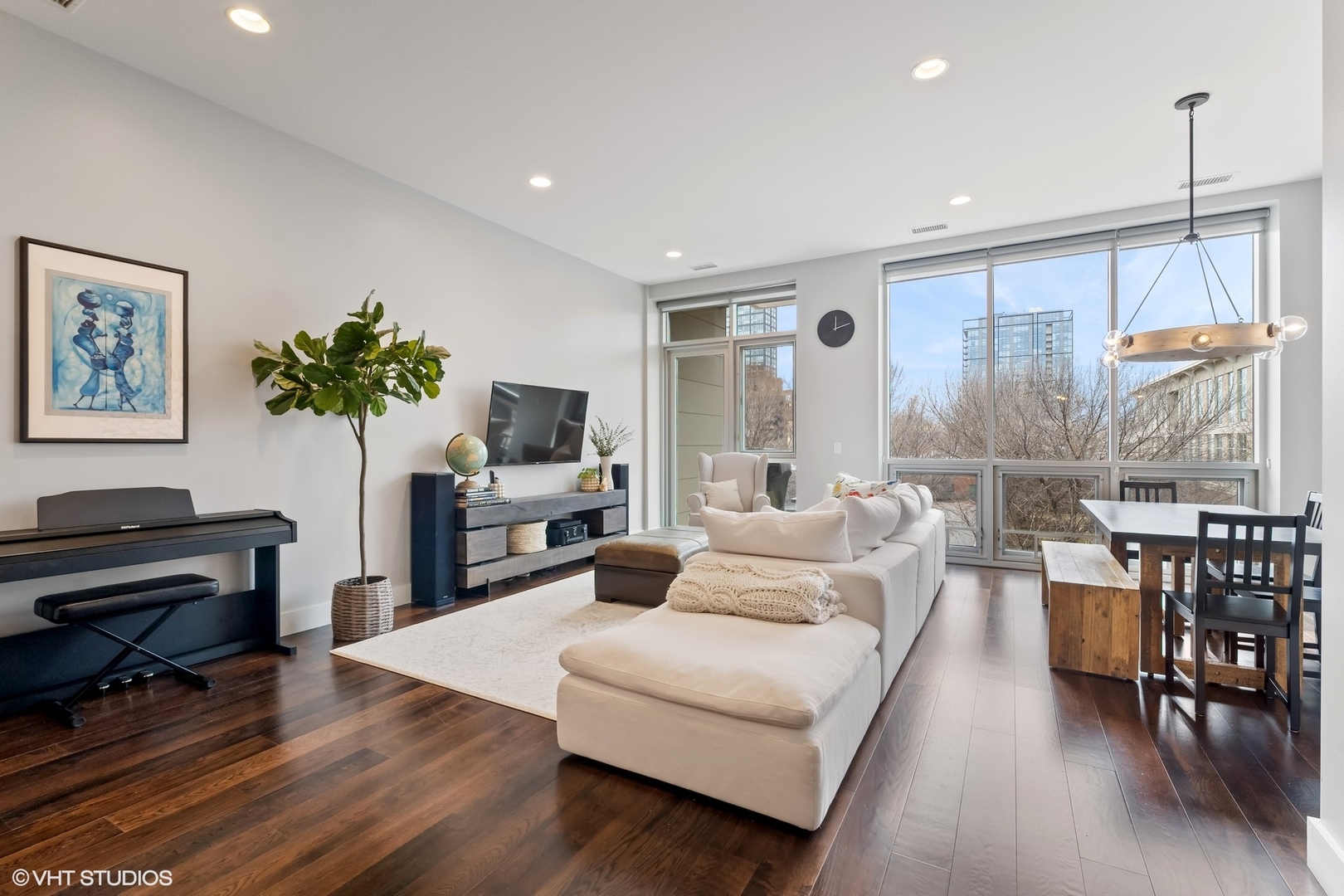 1120 West Adams Street, Unit 3E Chicago, IL 60607 - Photo 3 of 21 a living room with furniture a table and a potted plant