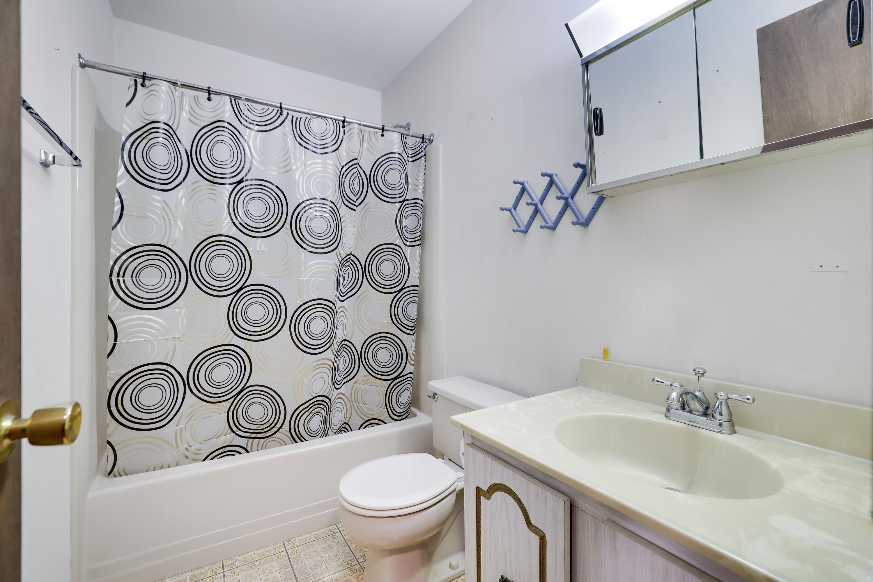1086 Hampstead Road Bushkill, PA 18324 - Photo 26 of 64 26- Second bathroom on second level