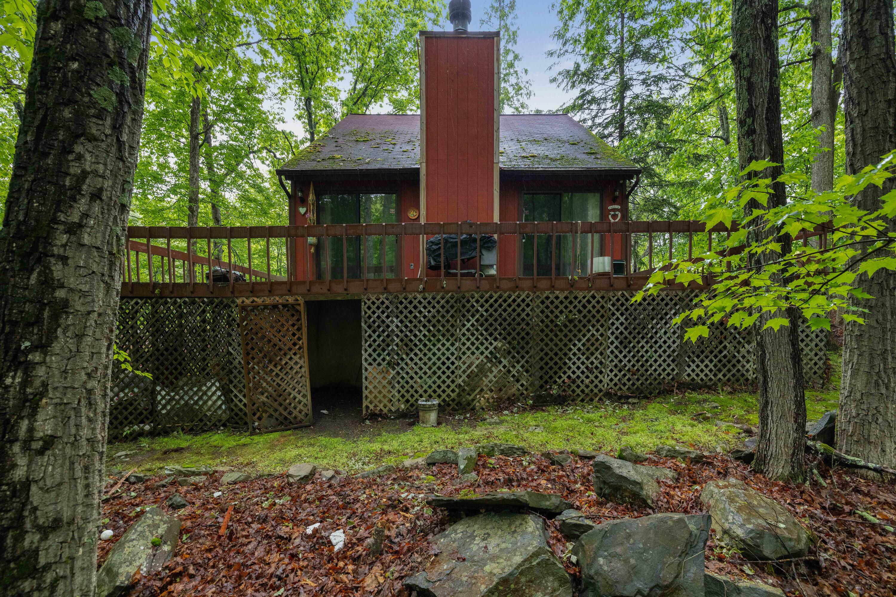 1086 Hampstead Road Bushkill, PA 18324 - Photo 5 of 64 5- Back of the house