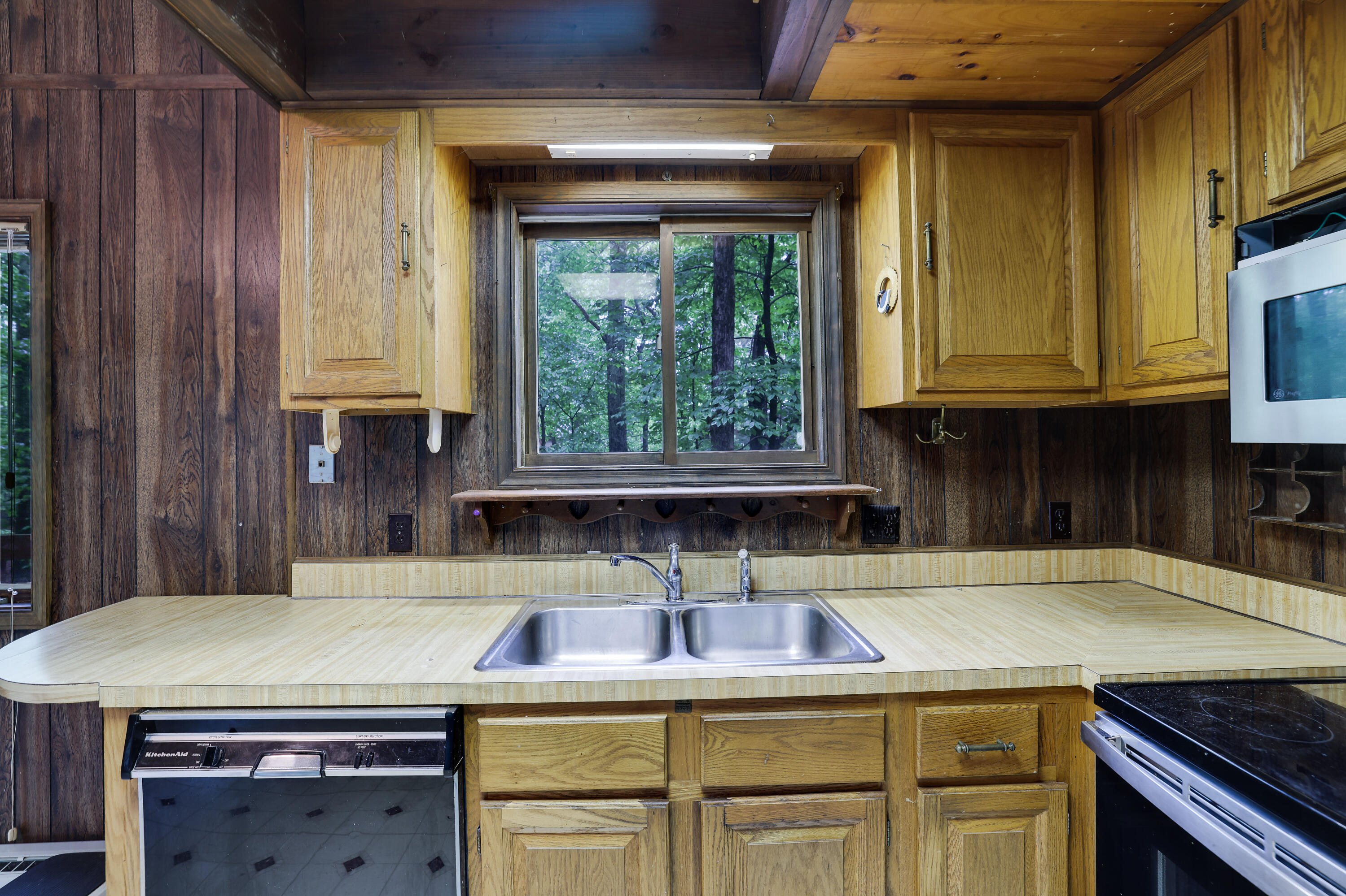 1086 Hampstead Road Bushkill, PA 18324 - Photo 10 of 64 10- Kitchen