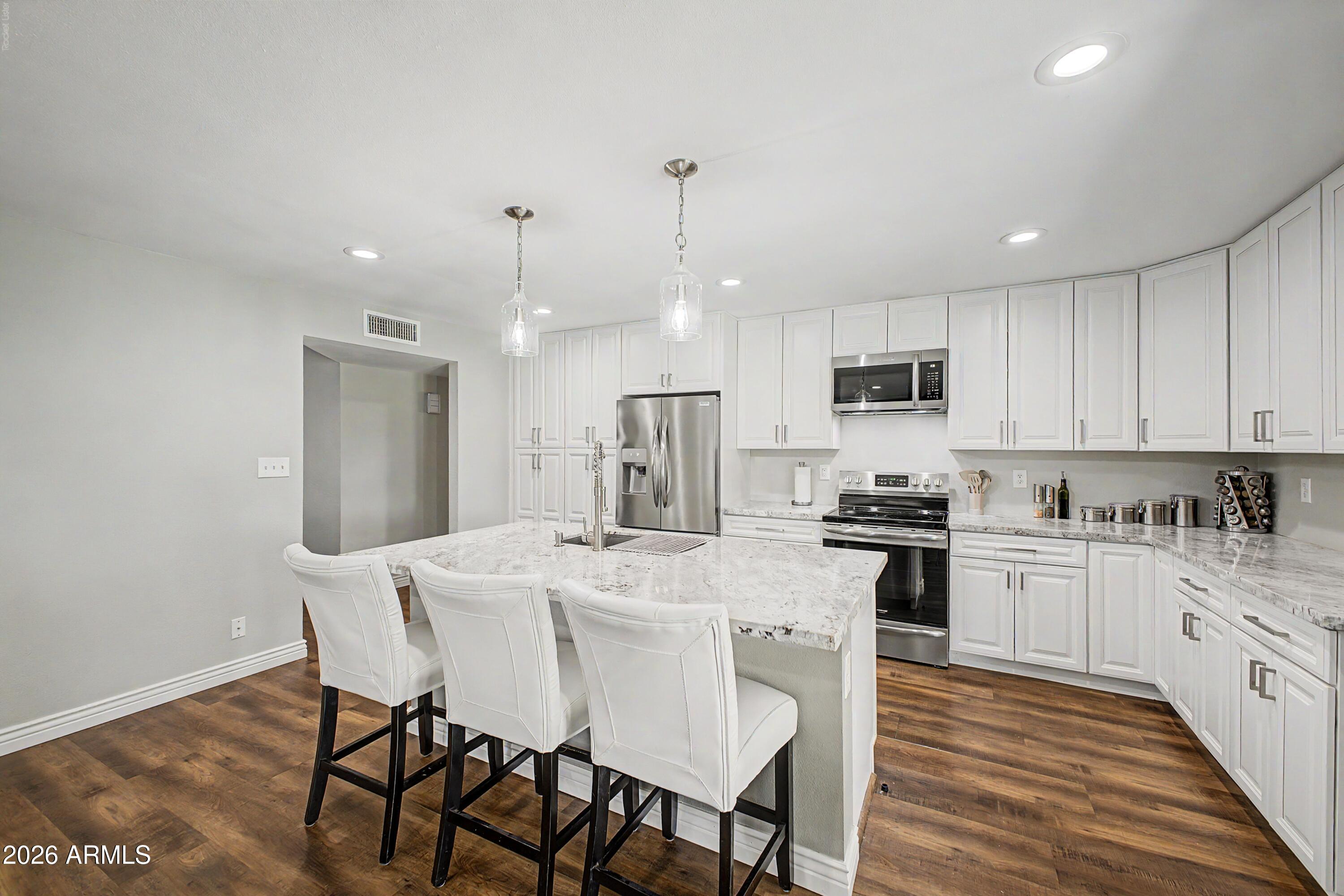 4343 West Mountain View Road Glendale, AZ 85302 - Photo 3 of 28