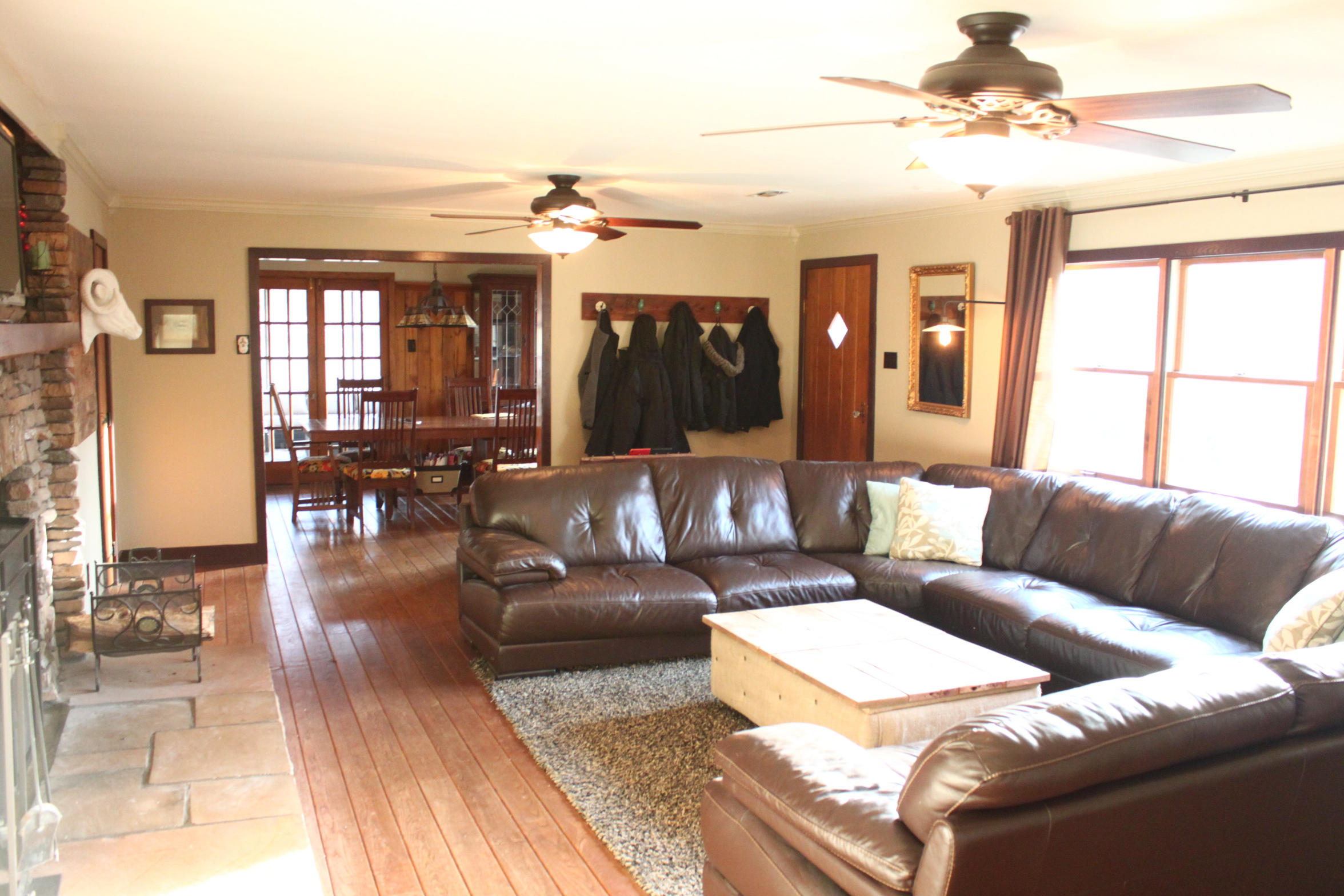 5929 Ridgewood Road Knoxville, TN 37918 - Photo 2 of 21 Living Room