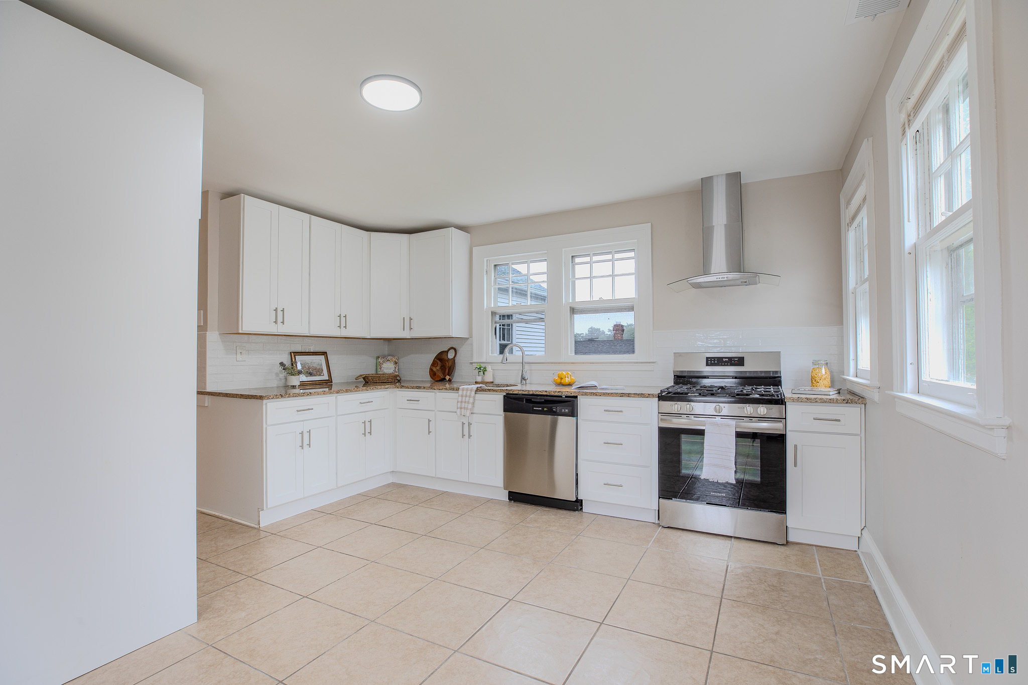 219 Jordan Lane Wethersfield, CT 06109 - Photo 2 of 21