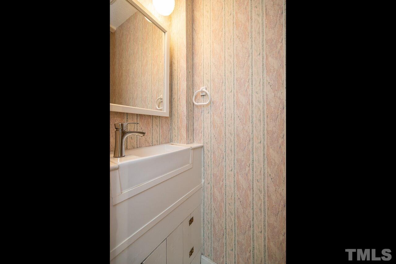 211 Quail Drive Raleigh, NC 27604 - Photo 20 of 28 a bathroom with a bathtub and a sink