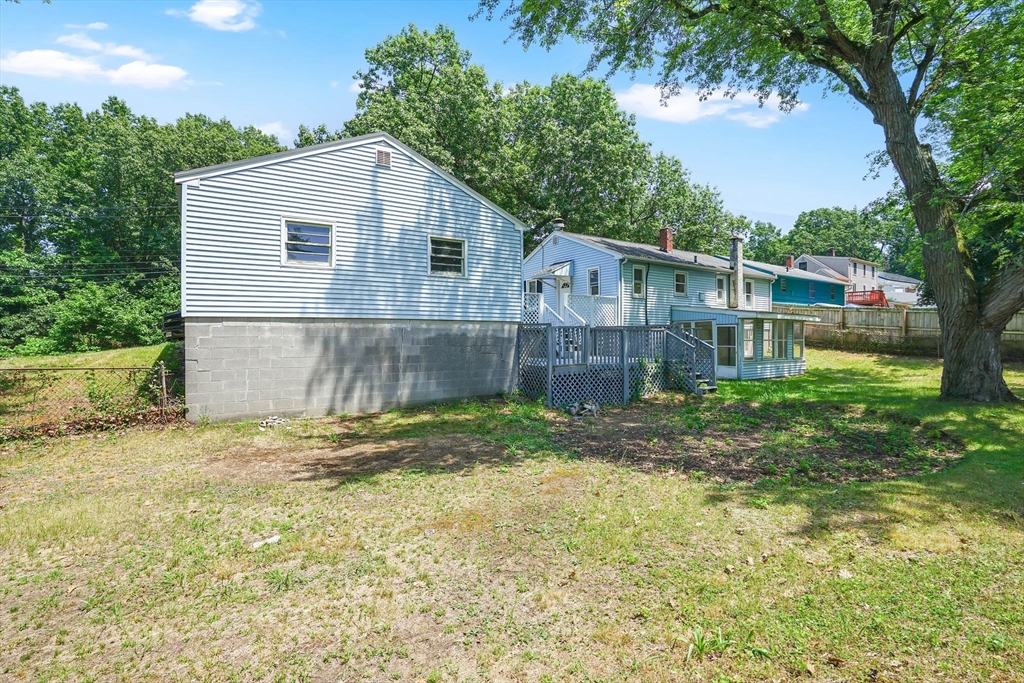 85 Bircham Street Springfield, MA 01104 - Photo 7 of 33