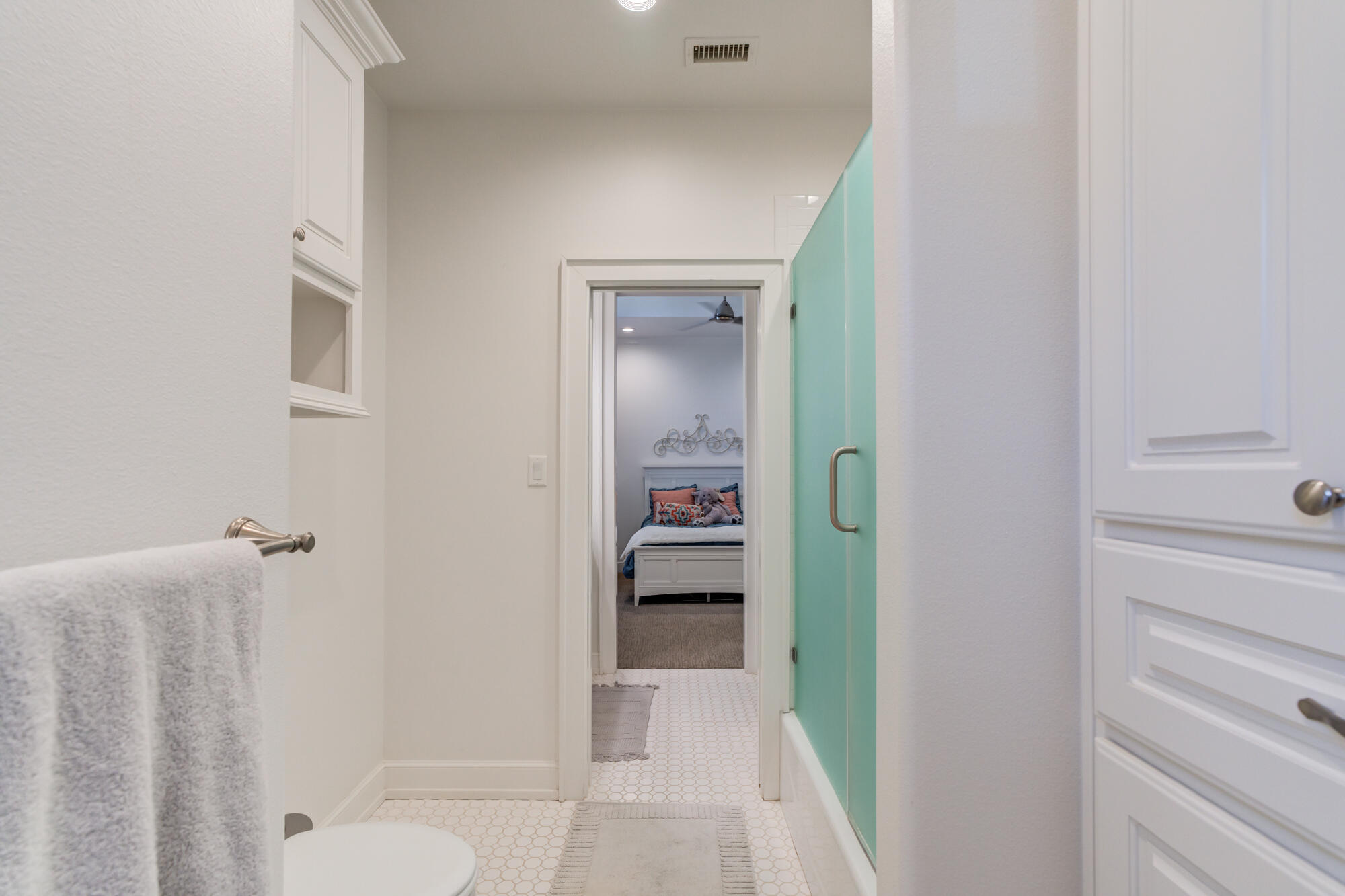 8301 County Road 6945 Lubbock, TX 79407 - Photo 37 of 85 8301-CR-6935_Lubbock_TX_55_Bathroom-2