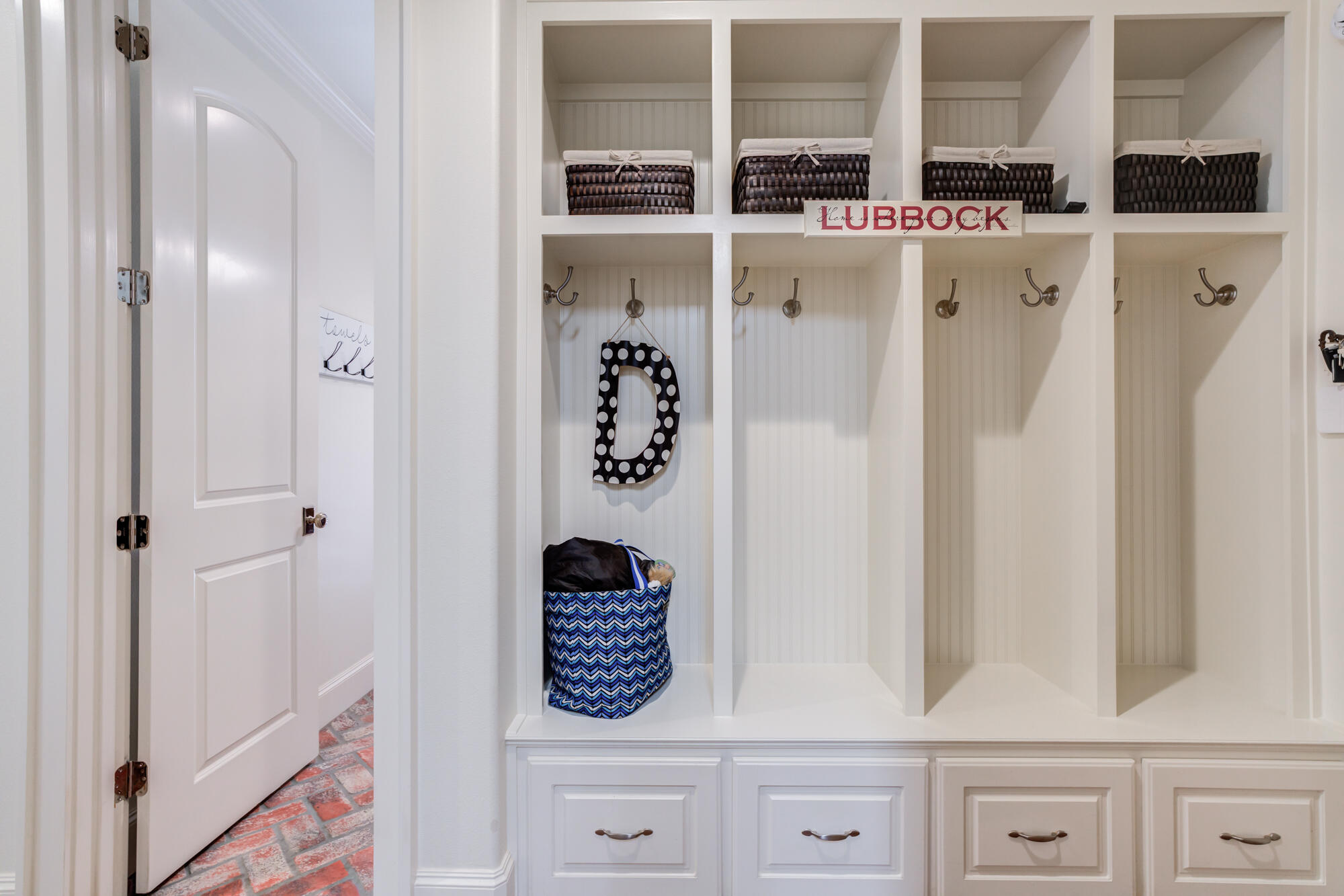 8301 County Road 6945 Lubbock, TX 79407 - Photo 51 of 85 8301-CR-6935_Lubbock_TX_44_Mudroom
