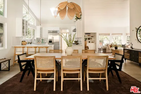 $2,849,000 | 11202 Canton Drive, Studio City, CA 91604