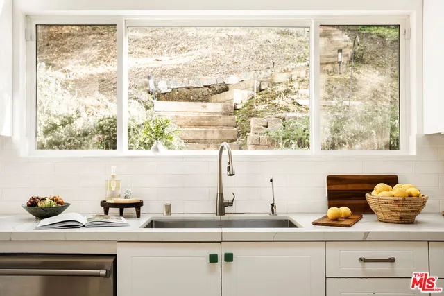 $2,849,000 | 11202 Canton Drive, Studio City, CA 91604