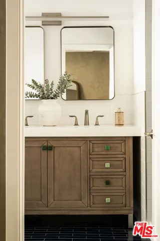 $2,849,000 | 11202 Canton Drive, Studio City, CA 91604