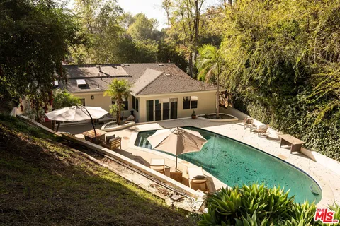 $2,849,000 | 11202 Canton Drive, Studio City, CA 91604