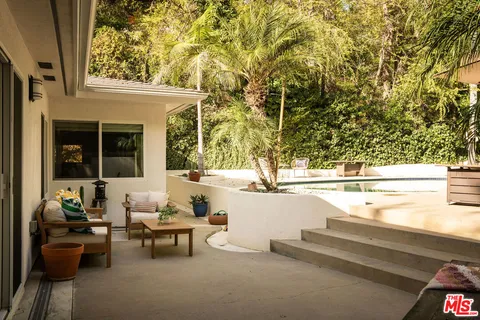 $2,849,000 | 11202 Canton Drive, Studio City, CA 91604