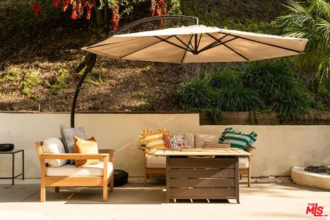 $2,849,000 | 11202 Canton Drive, Studio City, CA 91604