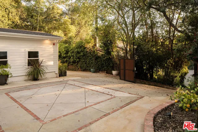 $2,849,000 | 11202 Canton Drive, Studio City, CA 91604