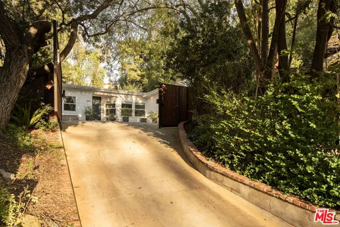 $2,849,000 | 11202 Canton Drive, Studio City, CA 91604
