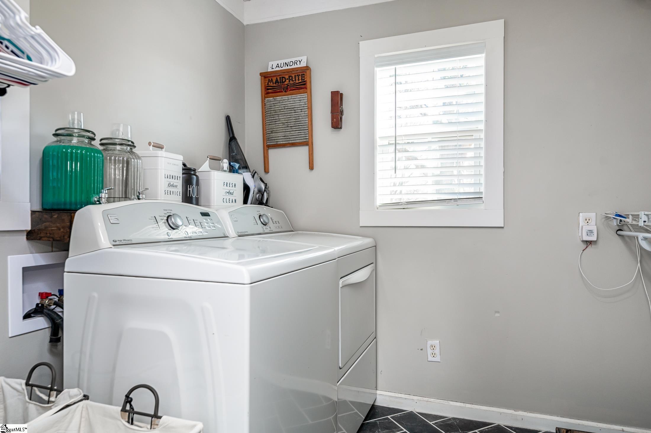 409 Perry Road Greenville, SC 29609 - Photo 5 of 19 Gallery Image 5