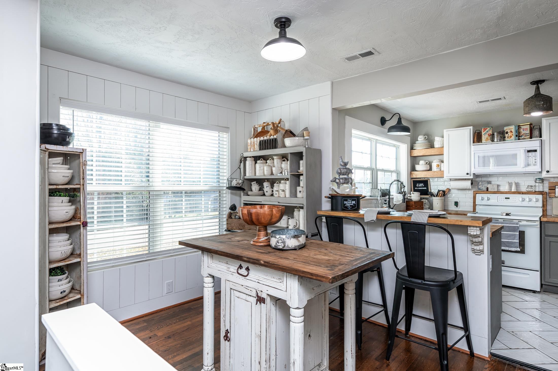 409 Perry Road Greenville, SC 29609 - Photo 6 of 19 Gallery Image 6