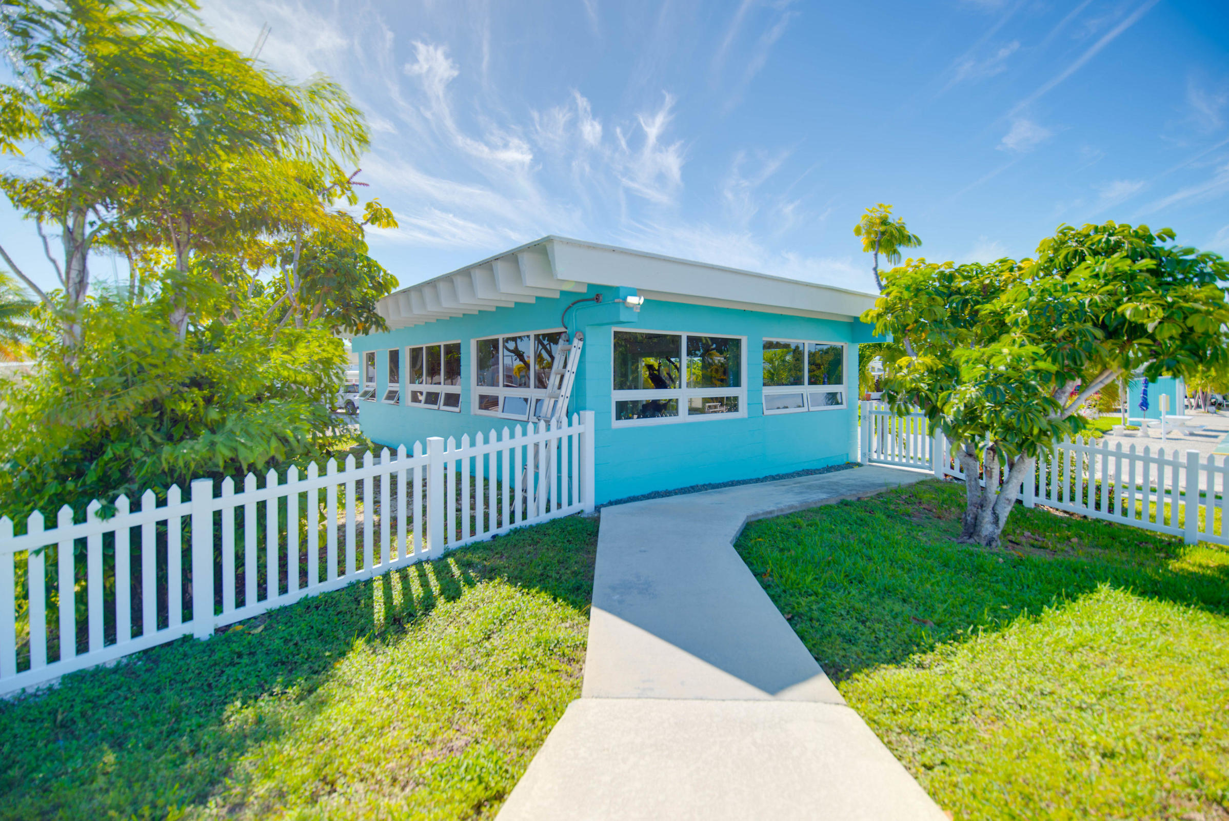 55 Boca Chica Road, Unit 461 Key West, FL 33040 - Photo 31 of 37 a front view of a house with a garden