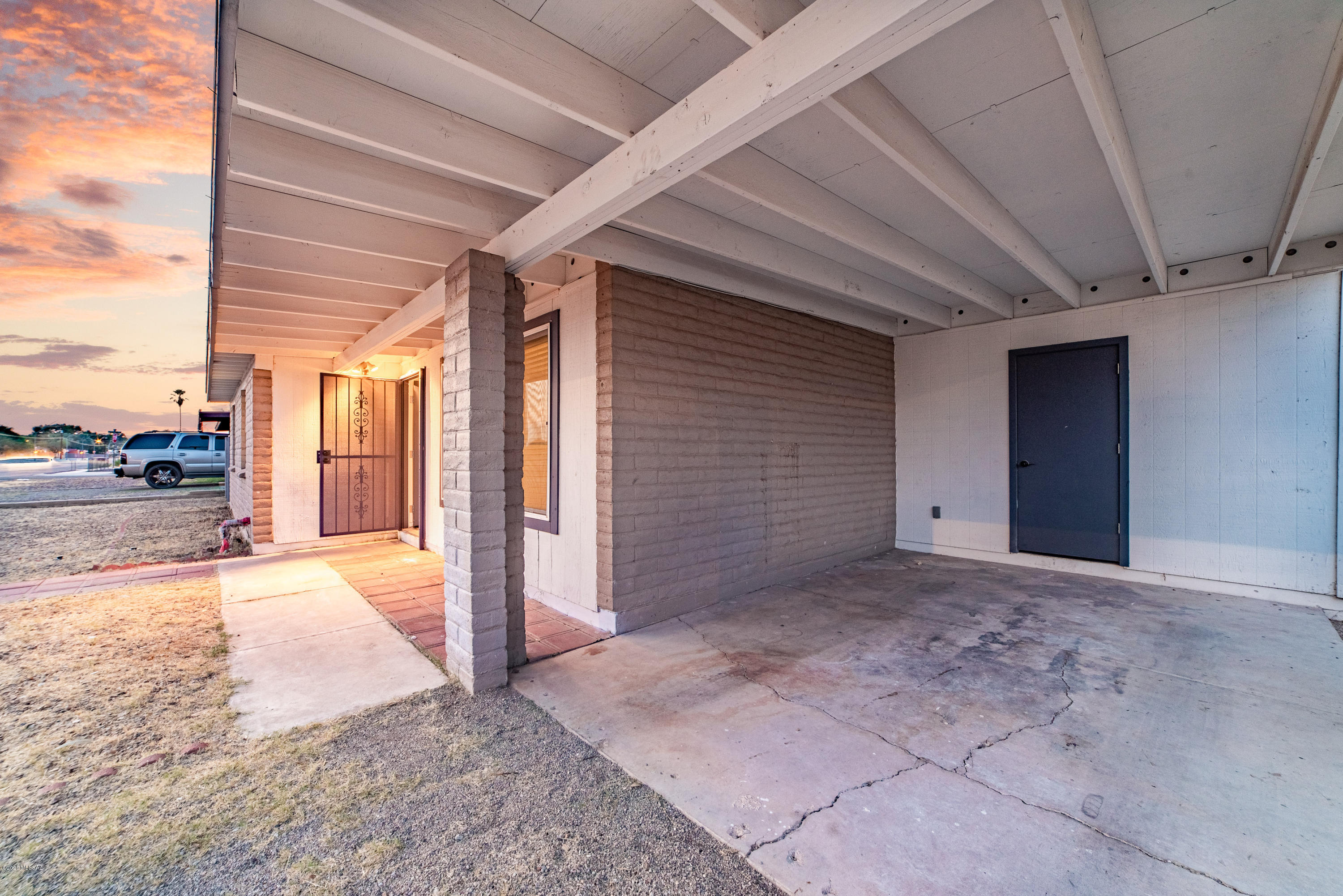 6915 East Stella Road Tucson, AZ 85730 - Photo 4 of 27 Gallery Image 4