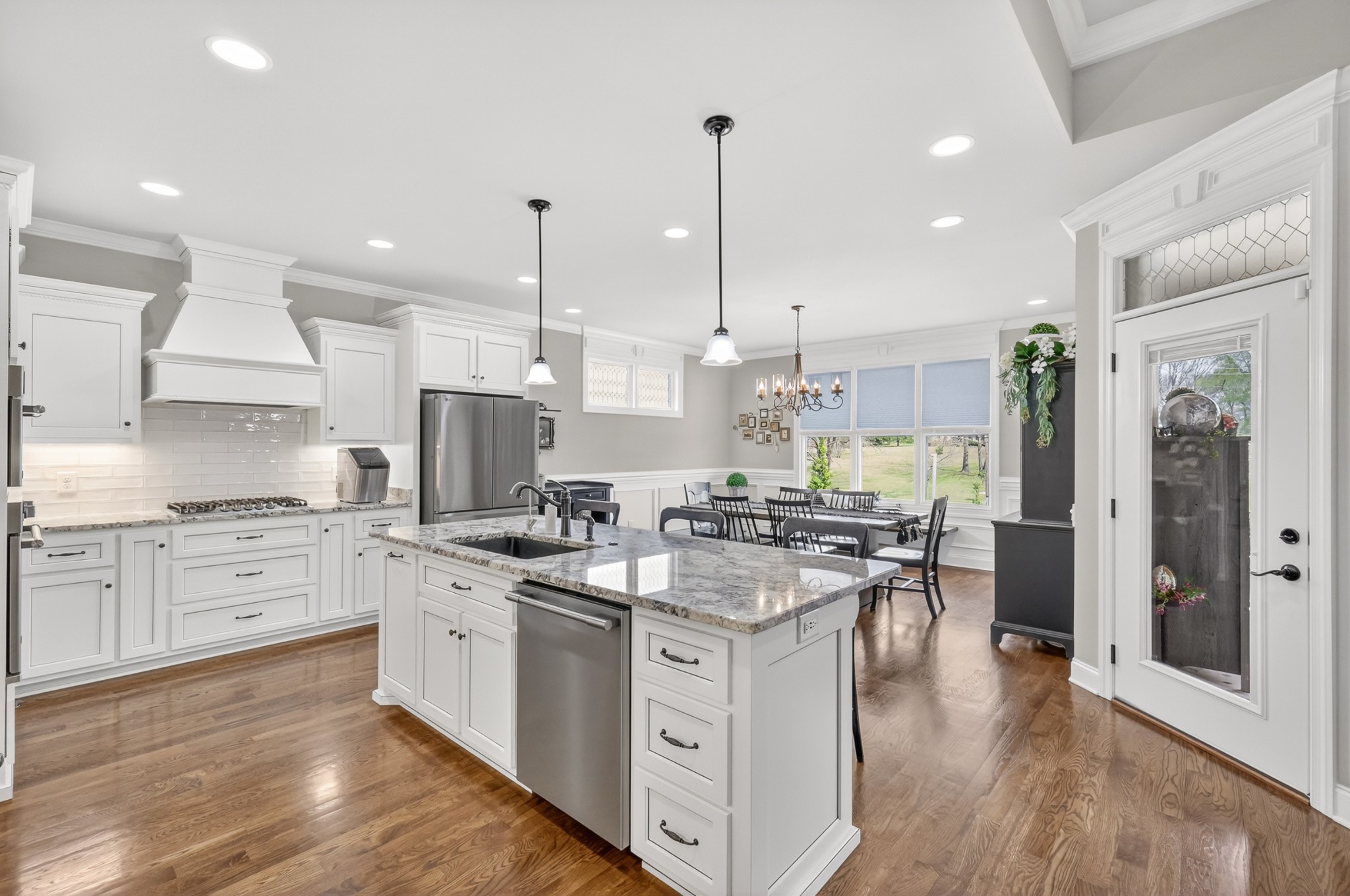 2007 Imagine Circle Spring Hill, TN 37174 - Photo 16 of 44 a kitchen with appliances a stove a sink and a refrigerator