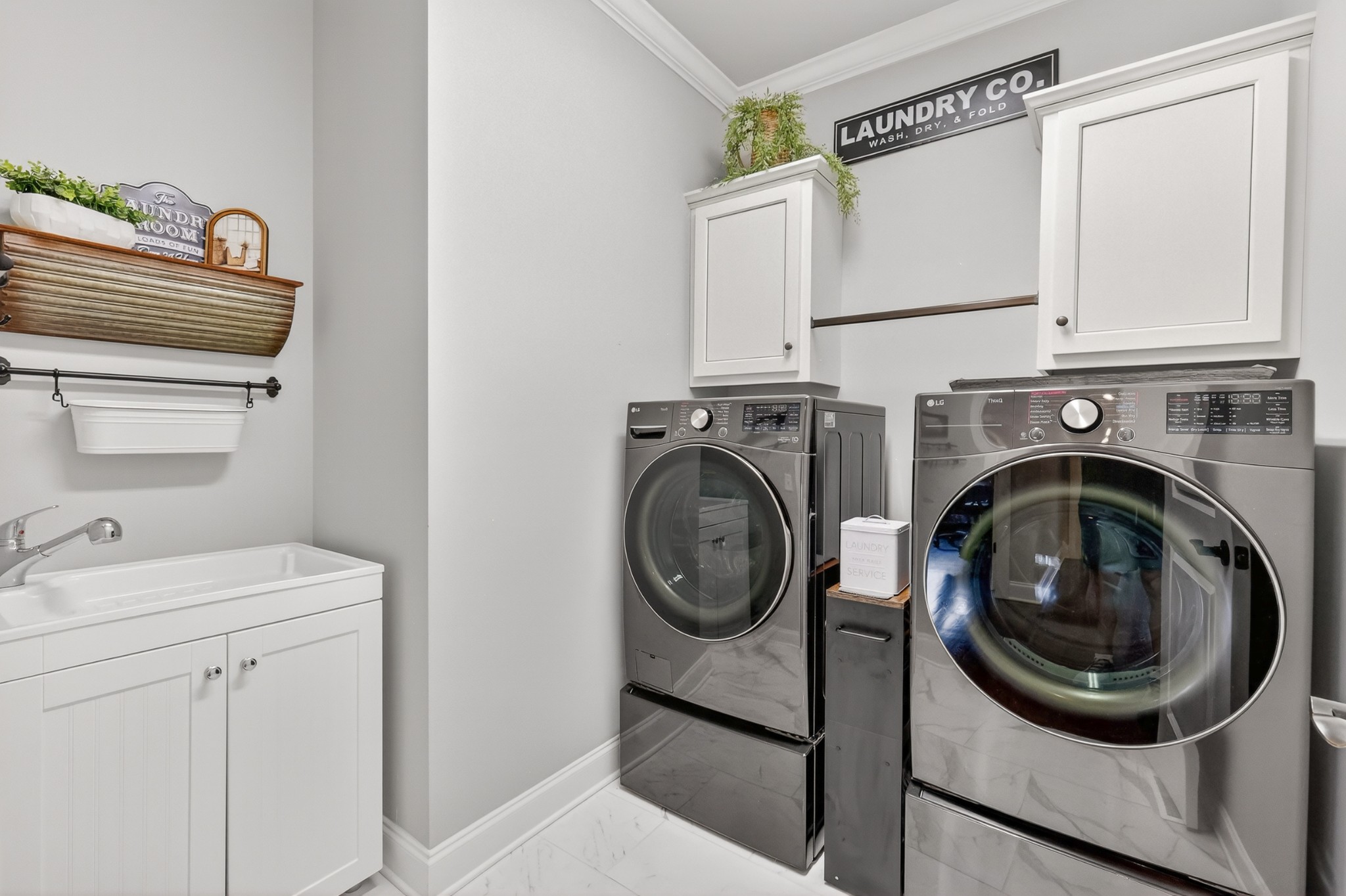 2007 Imagine Circle Spring Hill, TN 37174 - Photo 31 of 44 a utility room with dryer and washer
