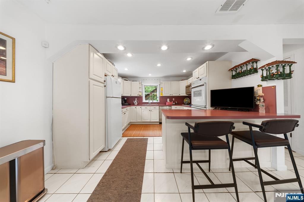 132 Spring Street Leonia, NJ 07605 - Photo 25 of 47