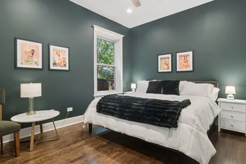 $3,900 | 1408 West Belle Plaine Avenue, Unit 2, Chicago, IL 60613
