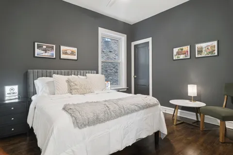 $3,900 | 1408 West Belle Plaine Avenue, Unit 2, Chicago, IL 60613
