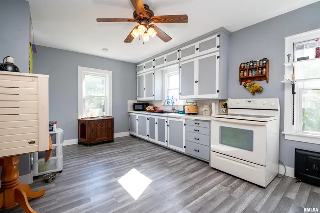 $115,000 | 302 Madison Street, Kingston Mines, IL 61539