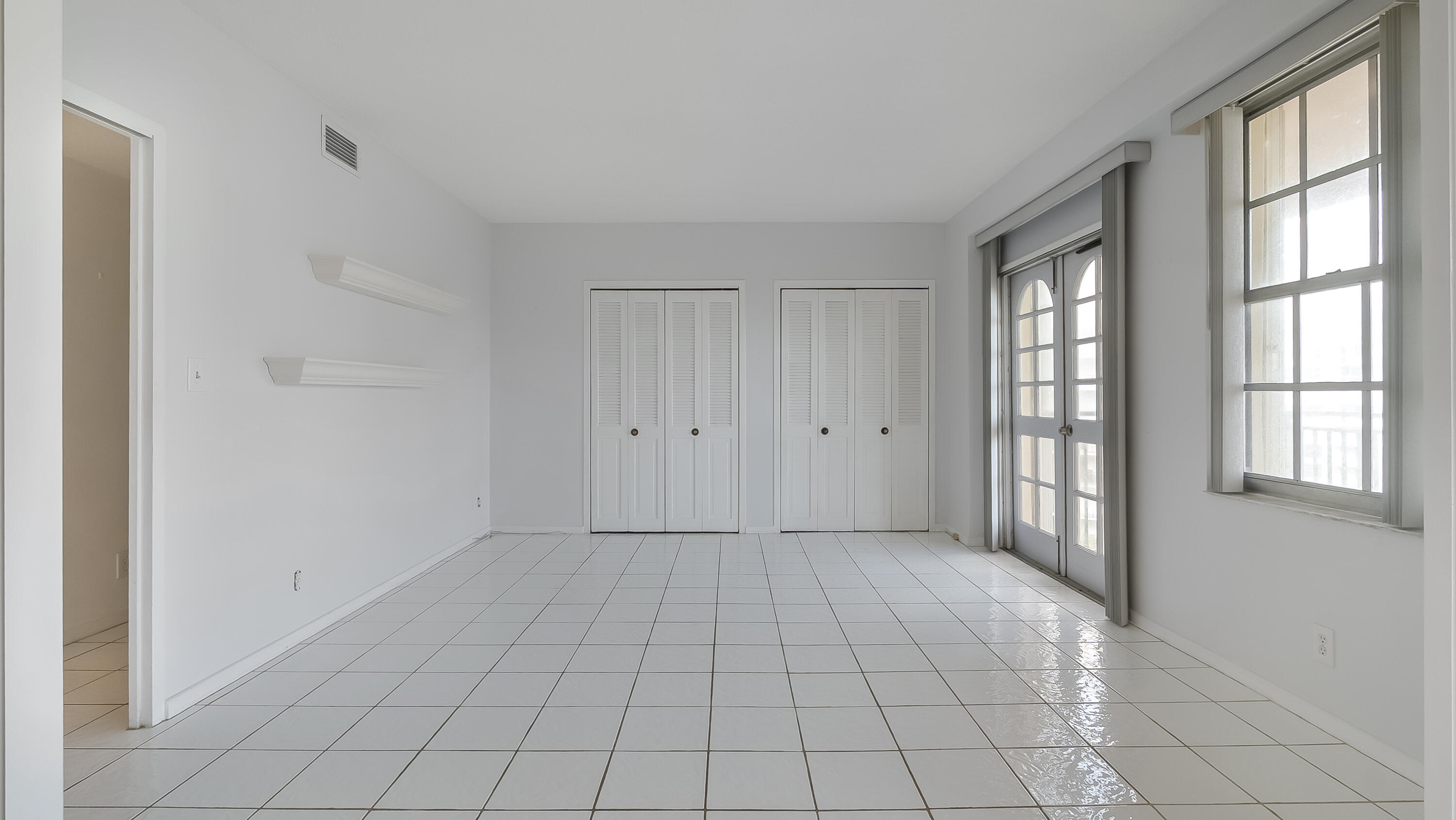 3475 South Ocean Boulevard, Unit 5140 Palm Beach, FL 33480 - Photo 24 of 55 a view of an empty room with window