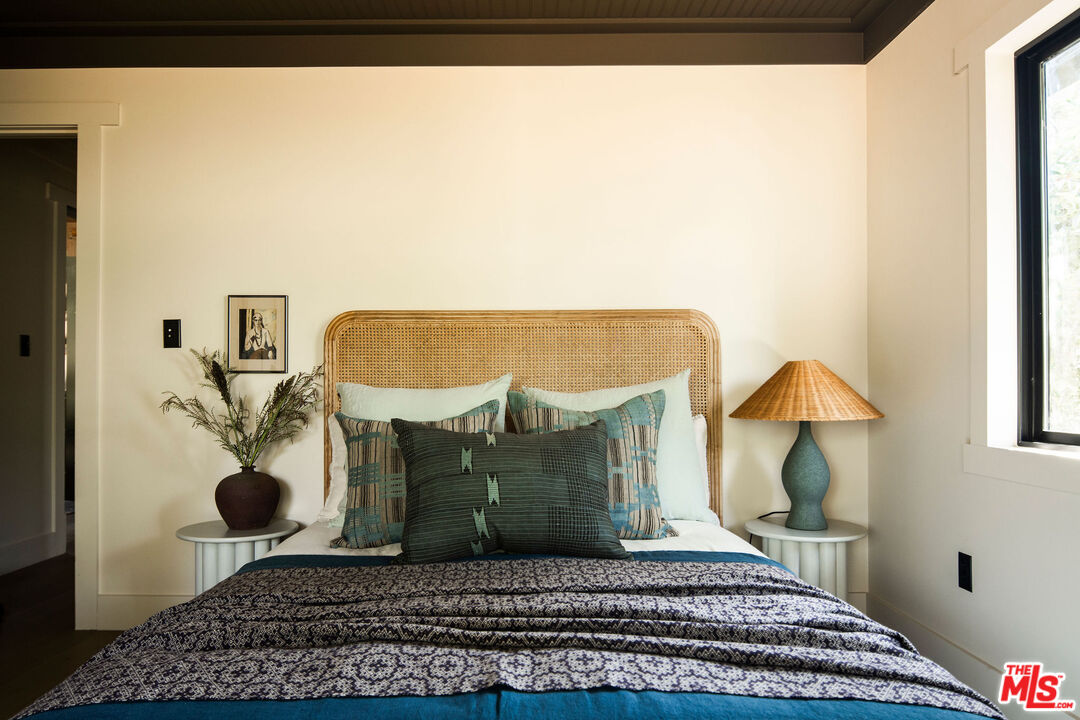274 Acacia Street Altadena, CA 91001 - Photo 12 of 18 a living room with a rug