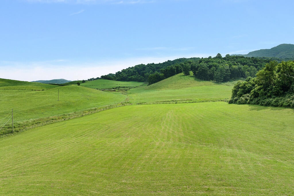 206 Valley Road Saltville, VA 24370 - Photo 17 of 90 Gallery Image 17