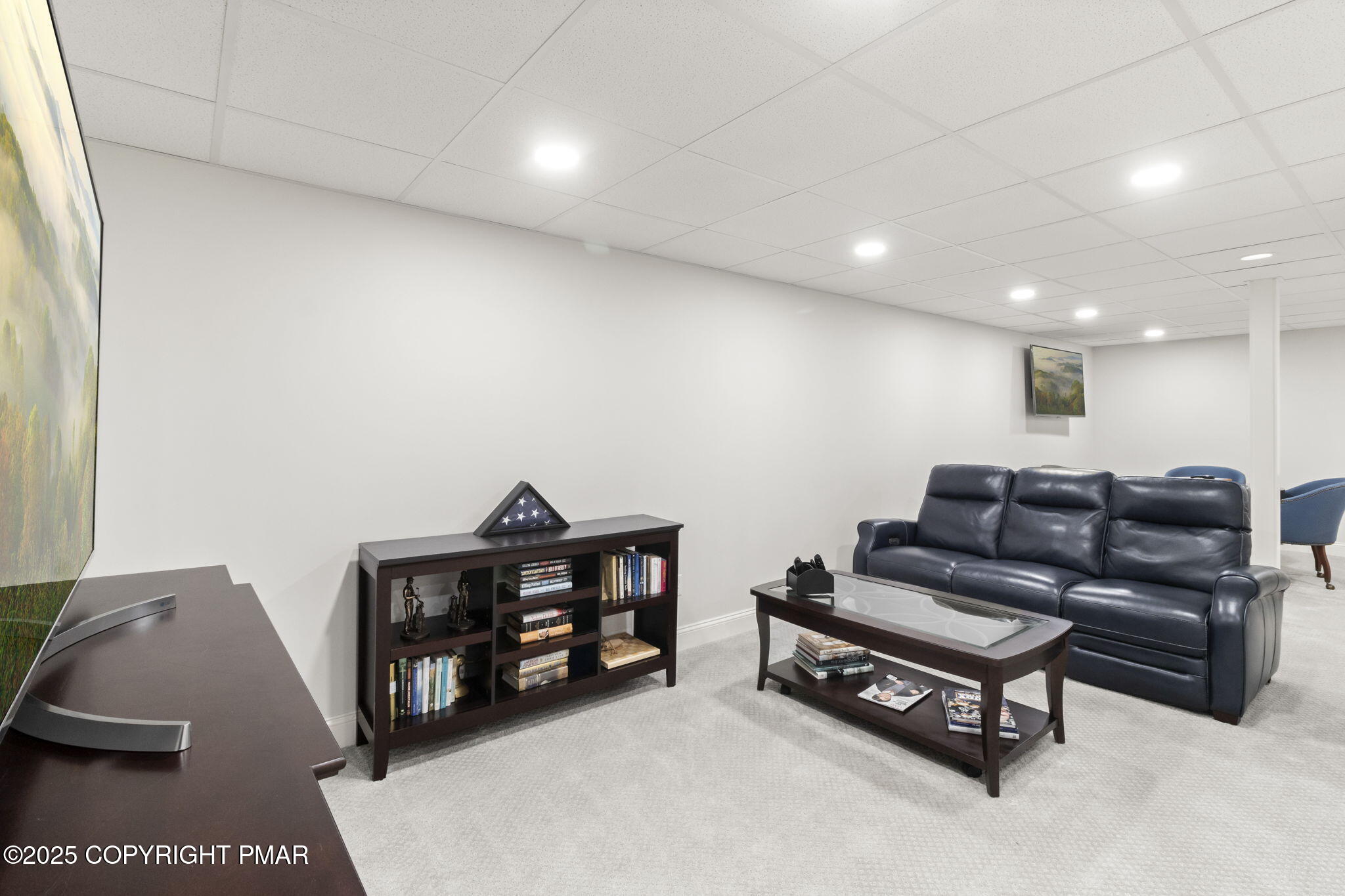 7317 Meadow Lane Canadensis, PA 18325 - Photo 18 of 25 a living room with furniture