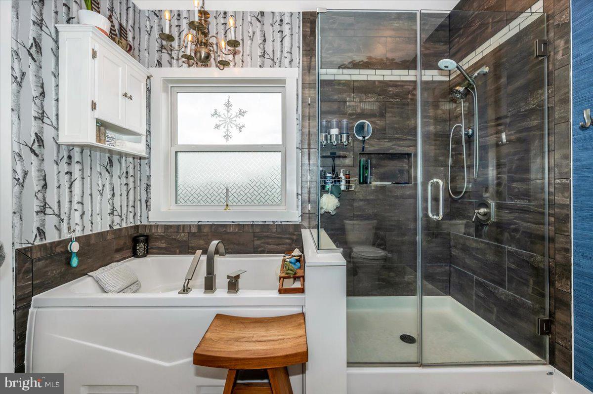 14231 Ridenour Road Smithsburg, MD 21783 - Photo 37 of 76 a bathroom with a bathtub and a shower