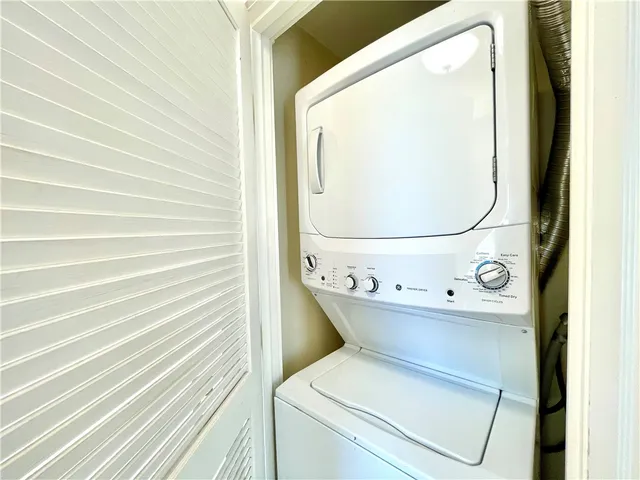 $2,150 | 14 Dresser Street, Unit 6, Newport, RI 02840