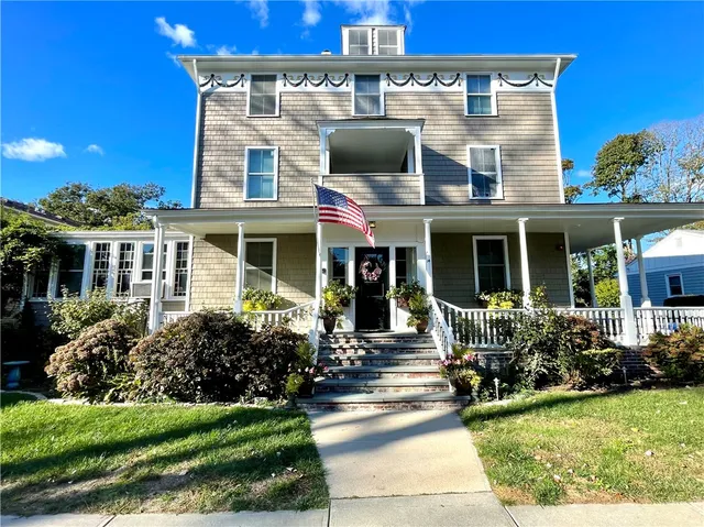 $2,150 | 14 Dresser Street, Unit 6, Newport, RI 02840