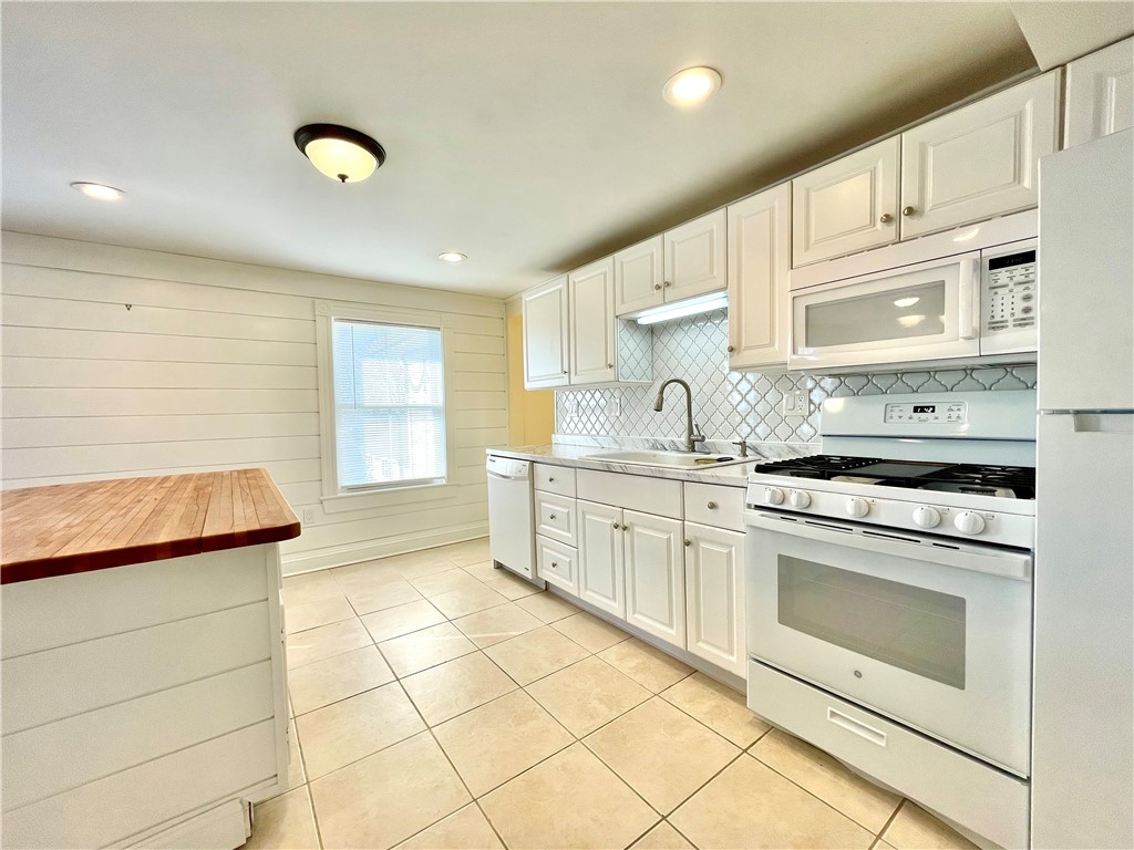 14 Dresser Street, Unit 6 Newport, RI 02840 - Photo 4 of 18