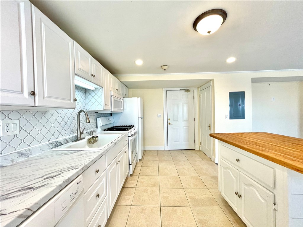 14 Dresser Street, Unit 6 Newport, RI 02840 - Photo 5 of 18