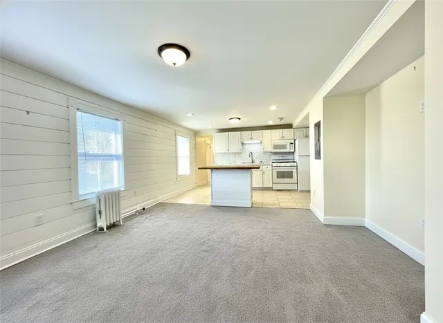 $2,150 | 14 Dresser Street, Unit 6, Newport, RI 02840