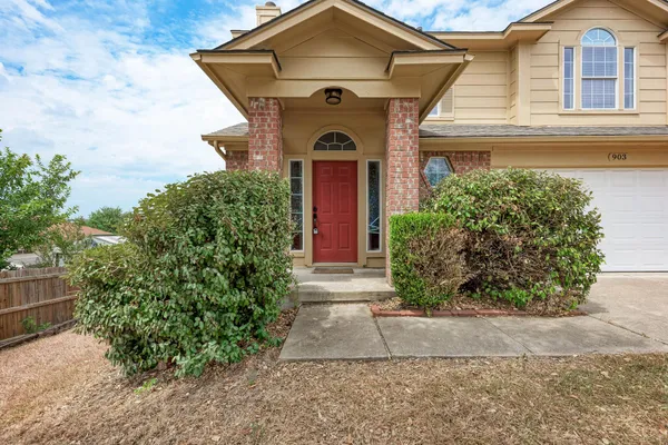 $1,900 | 903 Estate Drive, Hutto, TX 78634