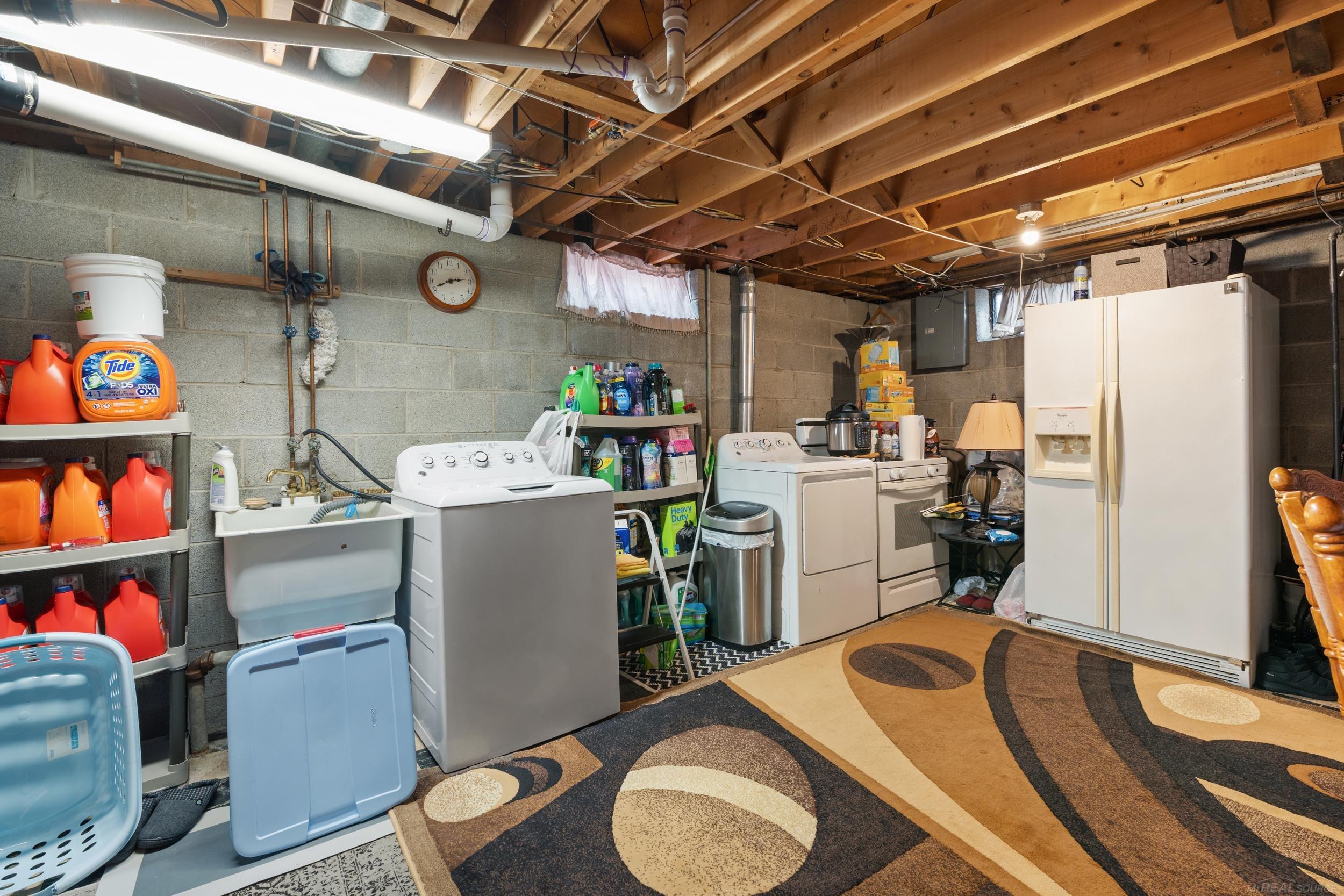 32317 Ruehle Avenue Warren, MI 48093 - Photo 18 of 23 50173193-6411c4ae-e855-4dc5-ad77-79123bb97353.JPG