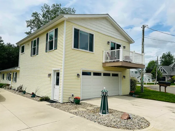 $499,900 | 7630 South 140 East, Wolcottville, IN 46795
