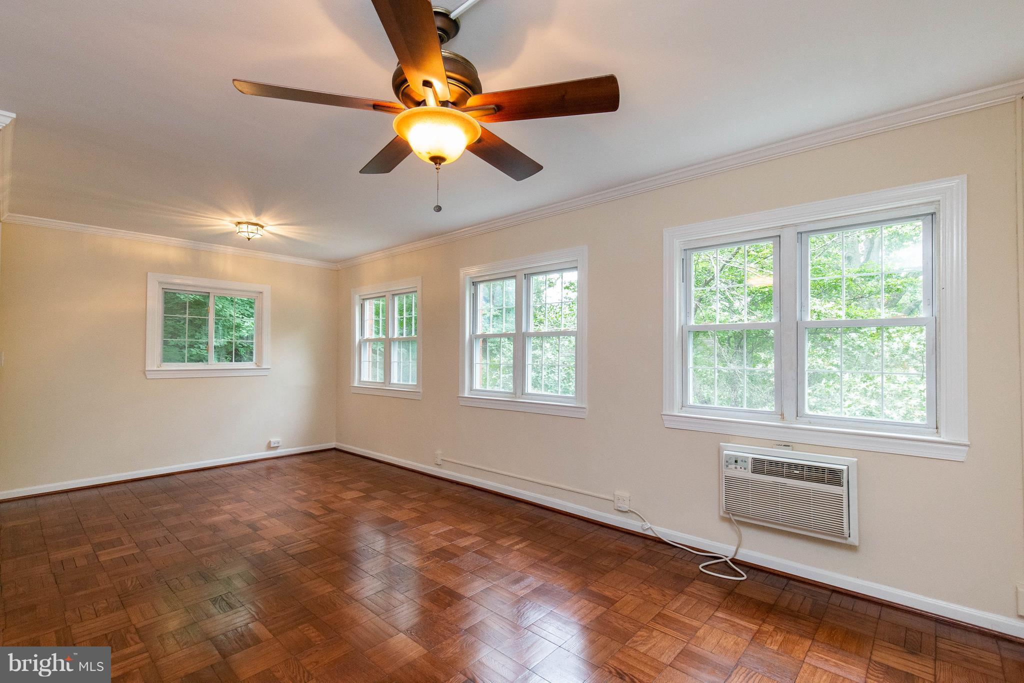 3702 Gunston Road, Unit 920 Alexandria, VA 22302 - Photo 16 of 28 Dining Room
