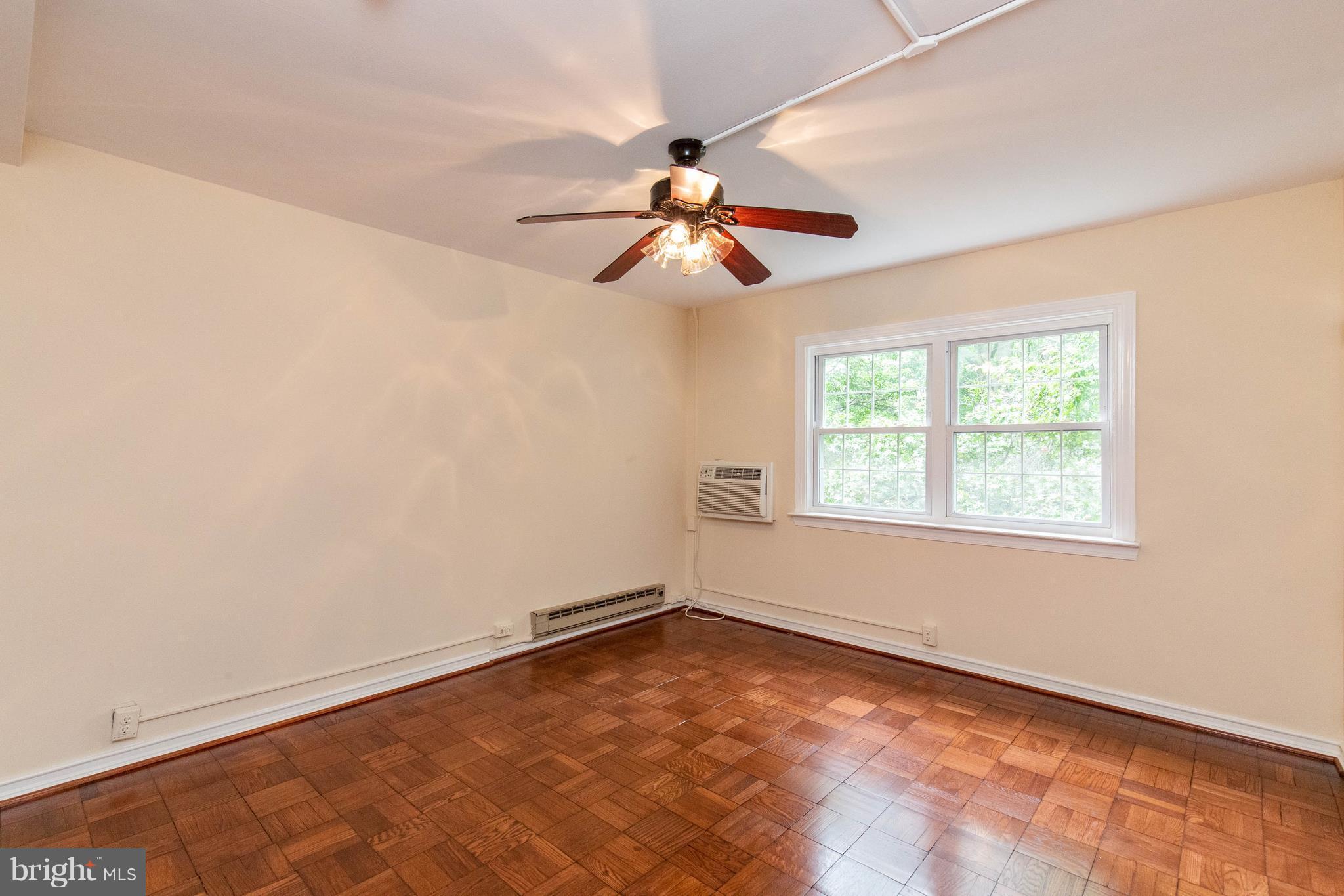 3702 Gunston Road, Unit 920 Alexandria, VA 22302 - Photo 20 of 28 Dining Room