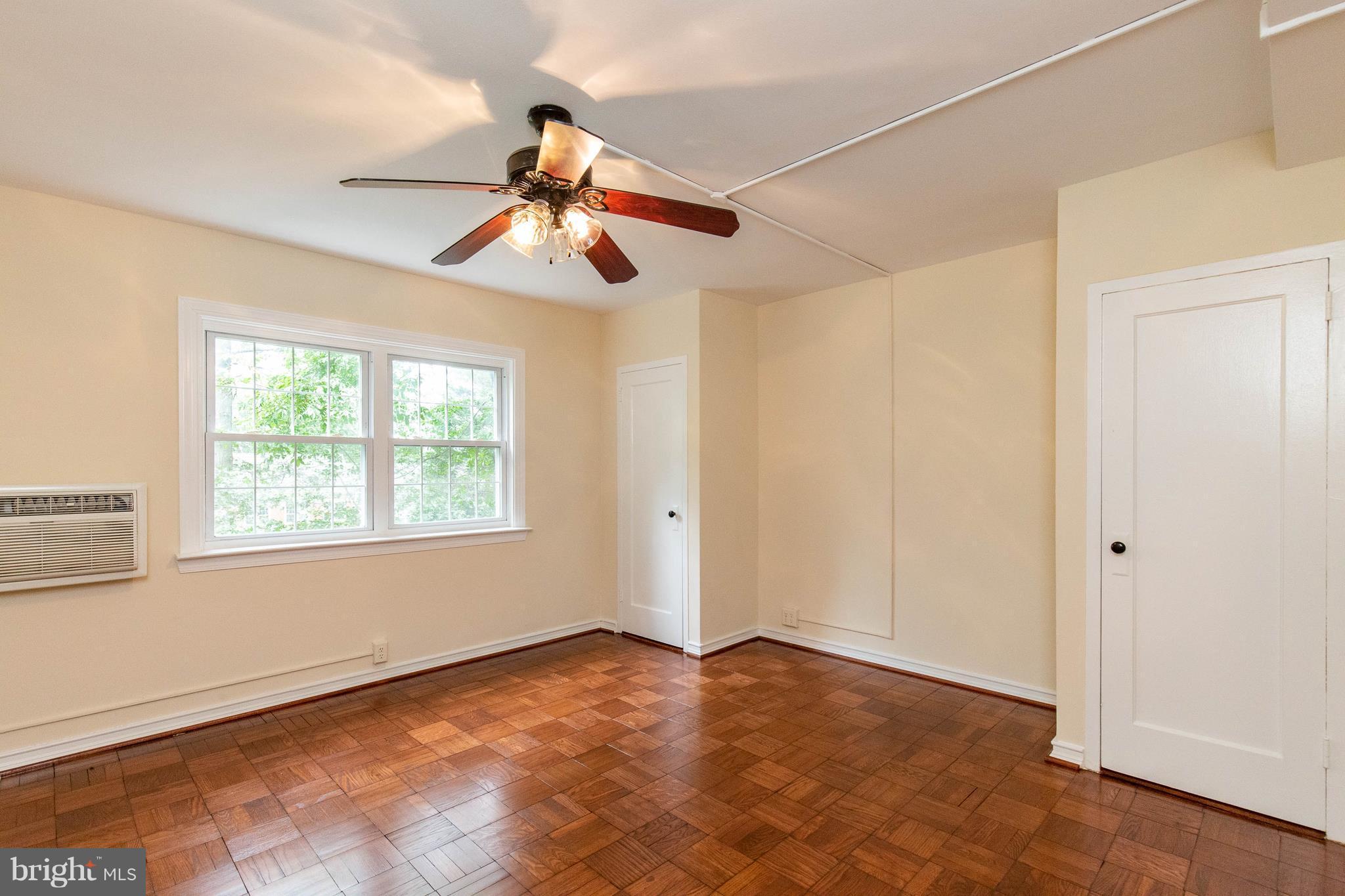 3702 Gunston Road, Unit 920 Alexandria, VA 22302 - Photo 21 of 28 Sunny Master Bedroom